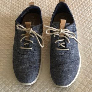 Toms Blue Denim Sneaker. Size 7